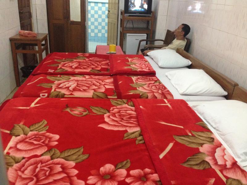 Everest Hotel ヤンゴン エクステリア 写真