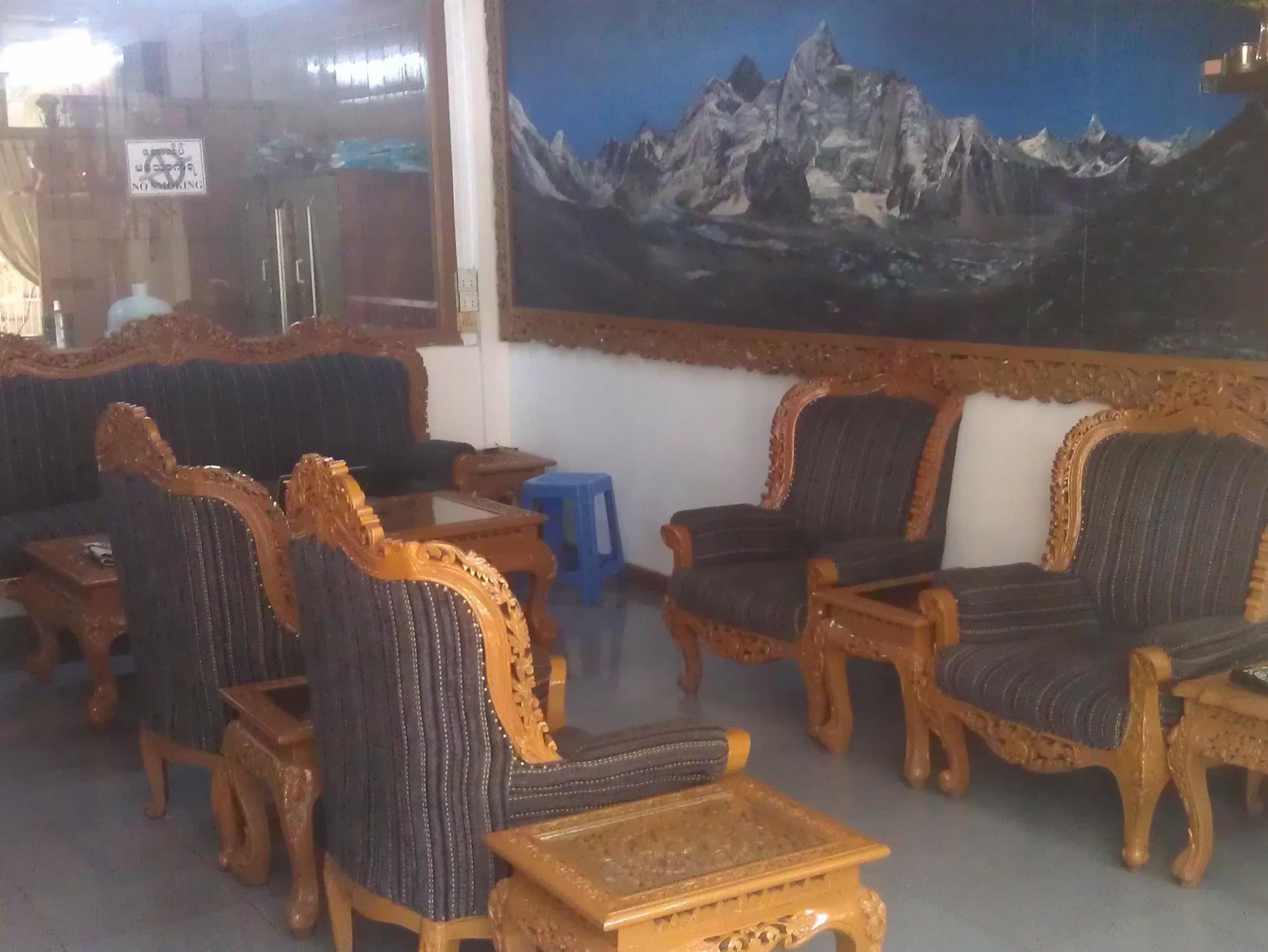 Everest Hotel ヤンゴン エクステリア 写真