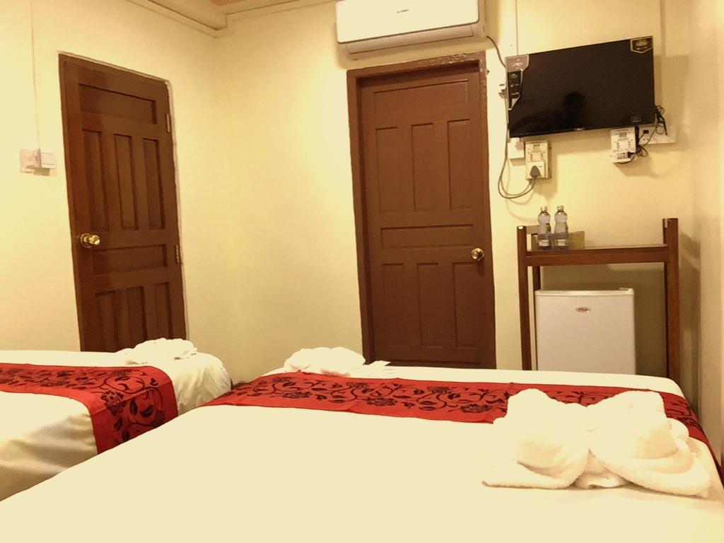 Everest Hotel ヤンゴン エクステリア 写真