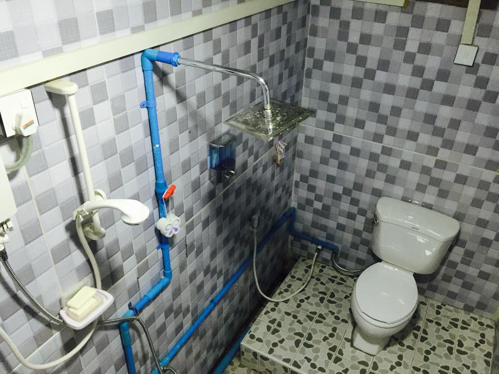 Everest Hotel ヤンゴン エクステリア 写真