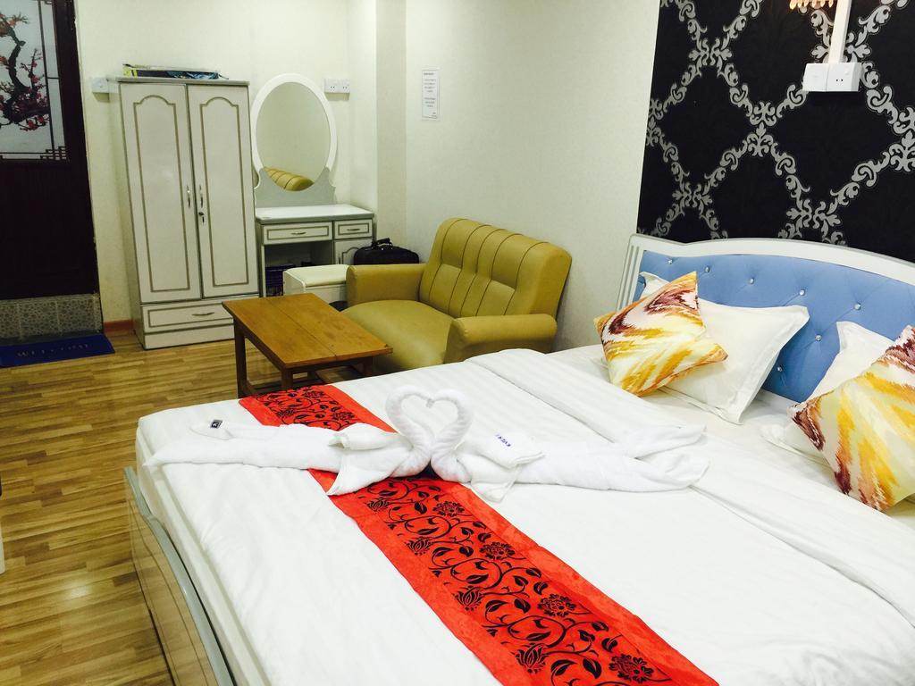 Everest Hotel ヤンゴン エクステリア 写真
